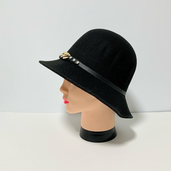 ❣️2/$40❣️ Black Cloche Hat With Chain - Picture 3 of 6